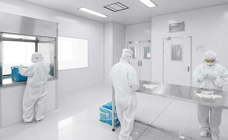 新建醫(yī)療器械工廠的生產(chǎn)企業(yè)應(yīng)當具備什么條件和要求？