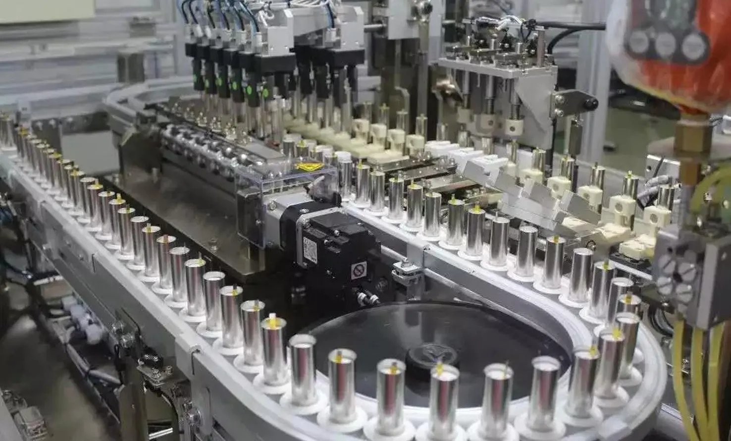 磷酸鐵鋰電池生產(chǎn)廠(chǎng)房潔凈車(chē)間設(shè)計(jì)及潔凈間低濕環(huán)境控制方案